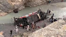 [World Now_영상] 파키스탄 남서부서 버스 협곡 아래로 추락‥20명 사망