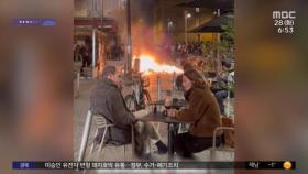 [와글와글] 옆에서 불길 치솟는데 '태연한' 프랑스 시민들