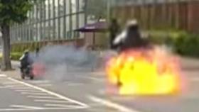 [영상M] 출근길 사거리 신호 무시하고 달리던 전기스쿠터에서 불‥인명피해 없어
