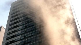 서울 목동 23층 주상복합 화재‥주민 1백여 대피·소방관 17명 부상