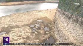 작열하는 태양 밑 논밭 '쩍쩍'‥