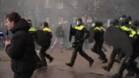 [월드 브리핑] 네덜란드 경찰, 봉쇄령 반대 시위대에 물대포