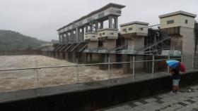남북, 연락사무소 통화…댐 방류 통지 요구 '침묵'