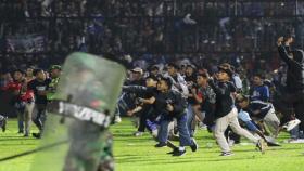 인도네시아 축구장 관중 난동…최소 129명 사망
