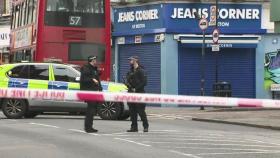 '폭탄 조끼' 입고 흉기 난동…런던 경찰 