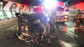 터널 벽 들이받고 전복, 뒤이은 불길…70대 운전자 사망