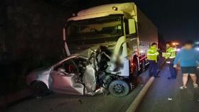 한밤 25톤 화물차의 연쇄 추돌…승용차 운전자 사망