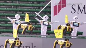 '일사불란'…치어리더로 변신한 로봇들의 댄스 삼매경