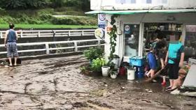 대문 들이닥친 토사 · 도심 싱크홀…충북 · 전북도 폭우