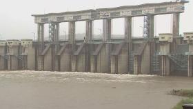 [이 시각 임진강] 군남댐 7개 수문 개방…초당 445t 방류