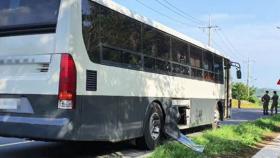짐칸 열고 달린 특전사 버스…제주 관광객 2명 사상