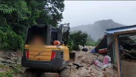 흙더미 깔려 80대 사망…영남 호우 피해 속출