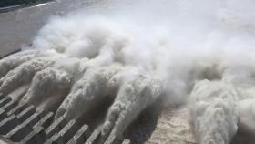 양쯔강 상류 최악 홍수…싼샤댐에 역대 최대 물 유입