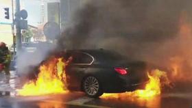 달리던 BMW 화재…순식간에 휩싸인 불길 '긴박'