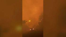 [제보 영상] 화염 휩싸인 도로, 사방엔 불티가…아찔했던 순간