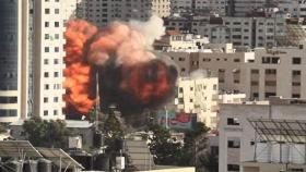 가자에 폭탄 퍼붓는 이스라엘…바이든 