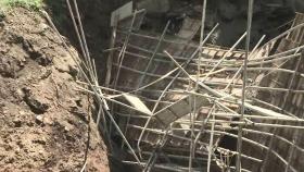 콘크리트 붓다가 거푸집 붕괴…작업자 3명 부상