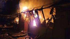 [영상] 단독주택에서 원인불명 큰불…50대 사망