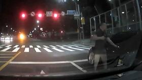 [영상] 외국인 무면허 음주운전자 2명…시민이 쫓아가 경찰 신고
