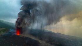 화산재에 파묻힌 '유럽의 하와이'…