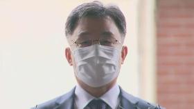 [HOT 브리핑] 김만배 경찰 출석…'50억 퇴직금' 질문엔
