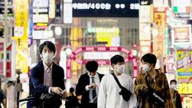 일본 확진자 급감…경기장 · 식당서 '일상 회복' 실험