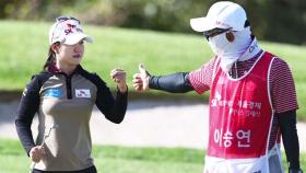 장타 1위 이승연 '신들린 퍼팅'…우승 도전