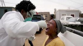 세계 각국서 오미크론 감염 확인…남아공선 이미 지배종