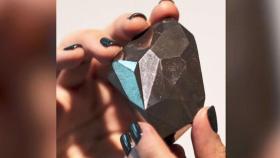 10억 년 전 우주에서 온 '검은 다이아몬드'…낙찰가는?