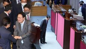 [영상] 여야 박수 속 진행된 윤 대통령 첫 시정연설…박병석 국회의장 말에 좌중 웃음