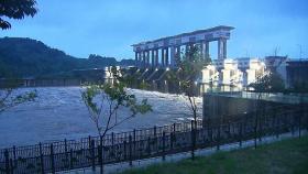 이 시각 군남댐…거센 비로 임진강 수위 '상승' 촉각