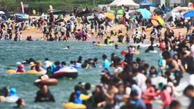 전국 폭염 특보…찜통 더위에 수영장·바다 '인산인해'