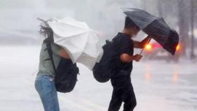 수도권 강풍 동반 물폭탄, 피해 속출…주요 도로 '줄통제'