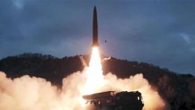 북, 미 항모 연합훈련 앞두고 동해로 탄도미사일 발사