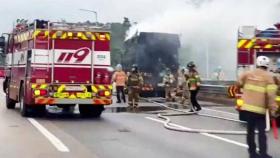 화물차 화재, 휴게소 출구 막혔다…고속도로 '극심 정체'