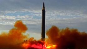 북, 중거리 탄도미사일 1발 발사…일본 상공 통과