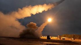 한미, 지대지미사일 4발 동해로 발사…북 IRBM 도발에 대응사격
