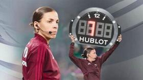 '역사적인 휘슬'…월드컵 최초 '여성 심판' 탄생