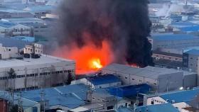 대구 성서공단 섬유공장 화재…2시간 만에 큰 불길 잡혀