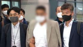 김성태 도피 도운 수행비서 국내 송환…취재진 질문에 침묵