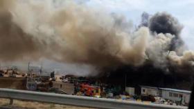 [영상] 충남 홍성군 폐기물 재활용 업체 불…건물 2동 소실