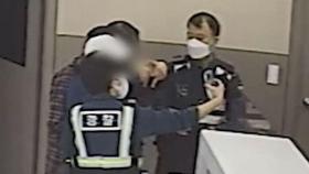 손짓도, 쪽지도 안 통하는 상황…기발하게 해결한 경찰