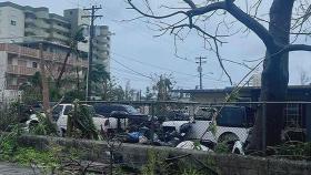 '슈퍼 태풍' 덮친 괌…한국 관광객 3천200명 발 묶여
