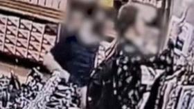 외국 여성 느닷없이 발길질당했다…부산 가게 영상 파문