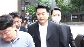 [현장영상] '운전자 바꿔치기' 혐의 가수 이루, 징역 1년 구형