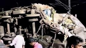 인도 열차 탈선한 뒤 충돌…280여 명 사망 · 900여 명 부상