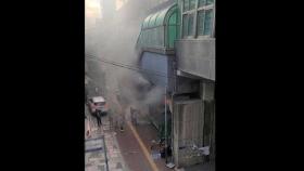 [현장영상] 서울 성수역 인근 포장마차 화재…인명피해 없어