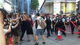 '톈안먼 사태' 34주년에 홍콩서 체포 · 연행 잇달아