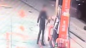 주유소 들이받고 불붙이려 한 50대 남성…마약 '양성'