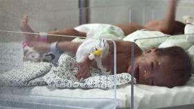 무사히 이집트 도착한 아기들…또 병원 공격한 이스라엘